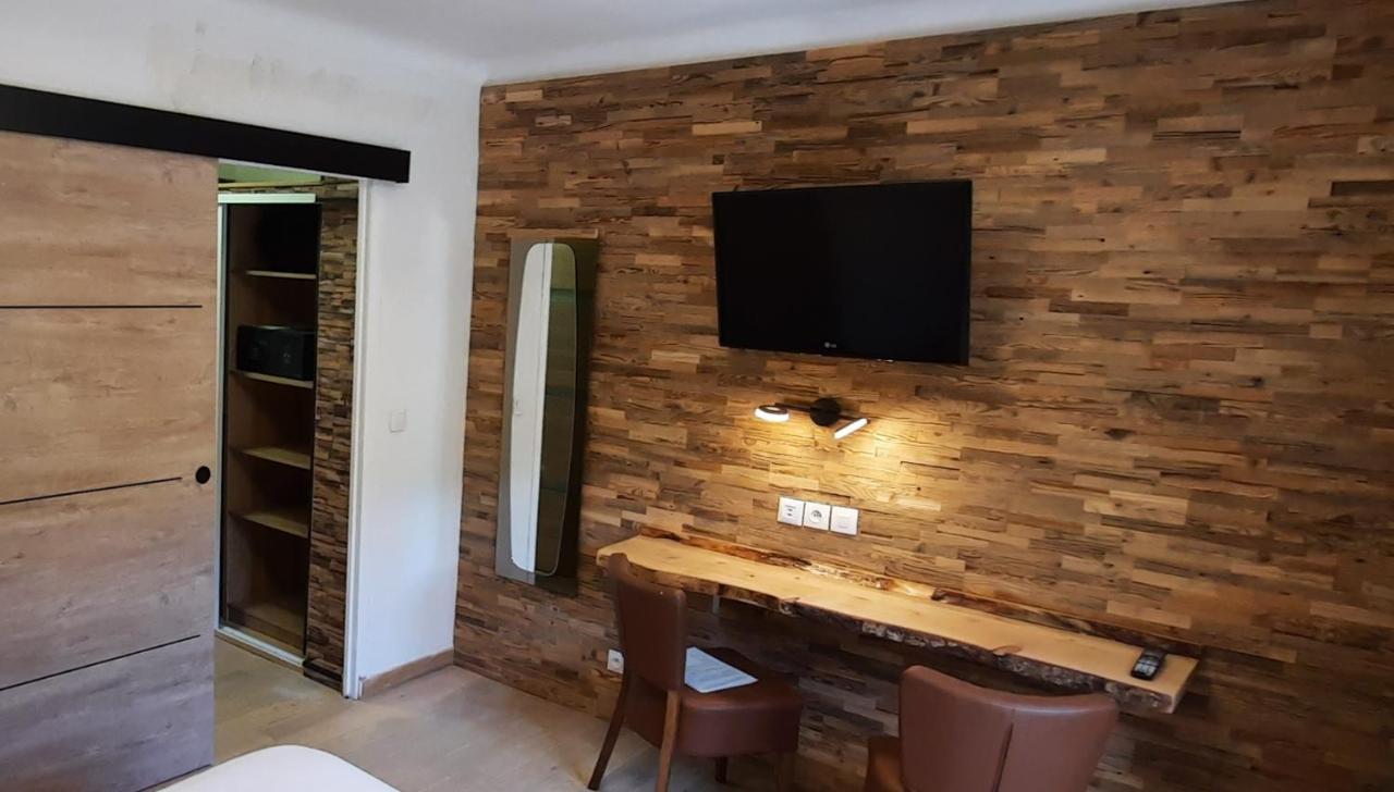 Hotel Chastellares Орон Екстериор снимка