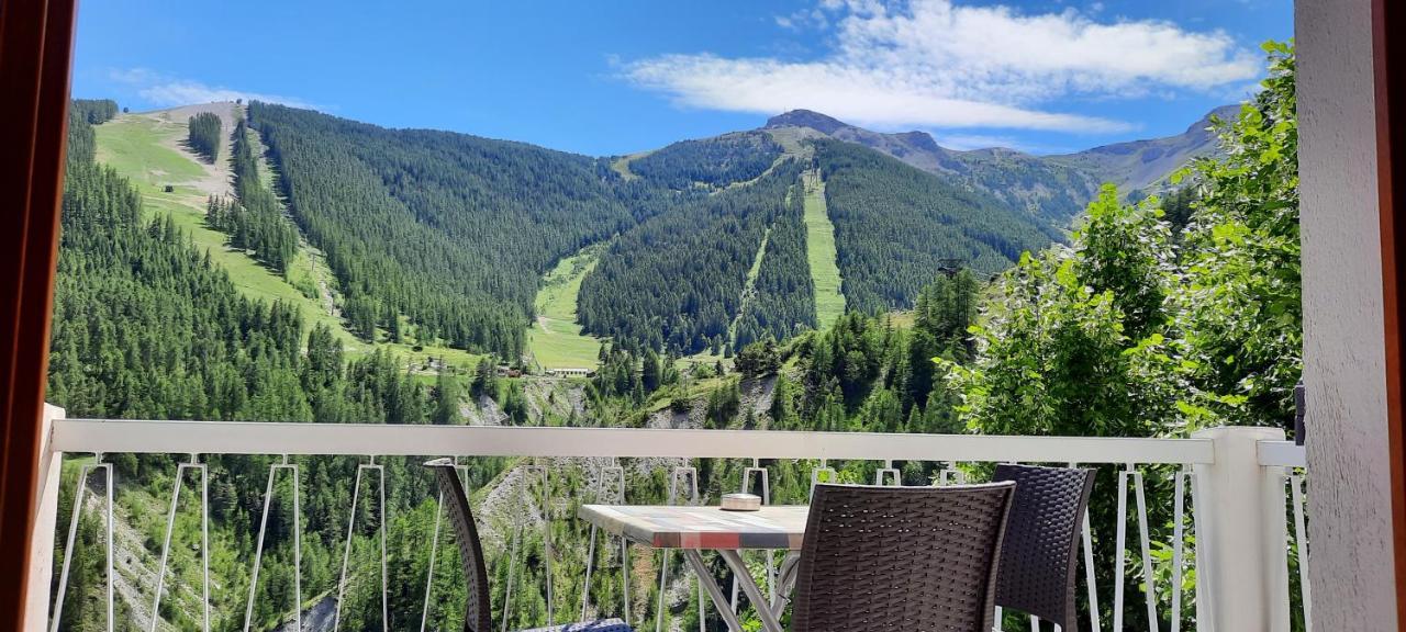 Hotel Chastellares Орон Екстериор снимка
