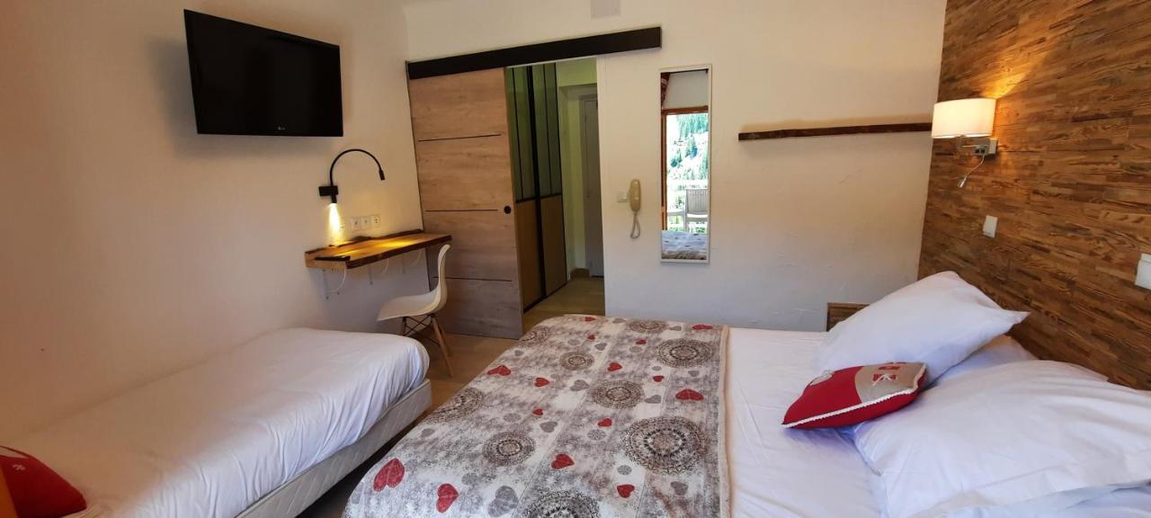 Hotel Chastellares Орон Екстериор снимка