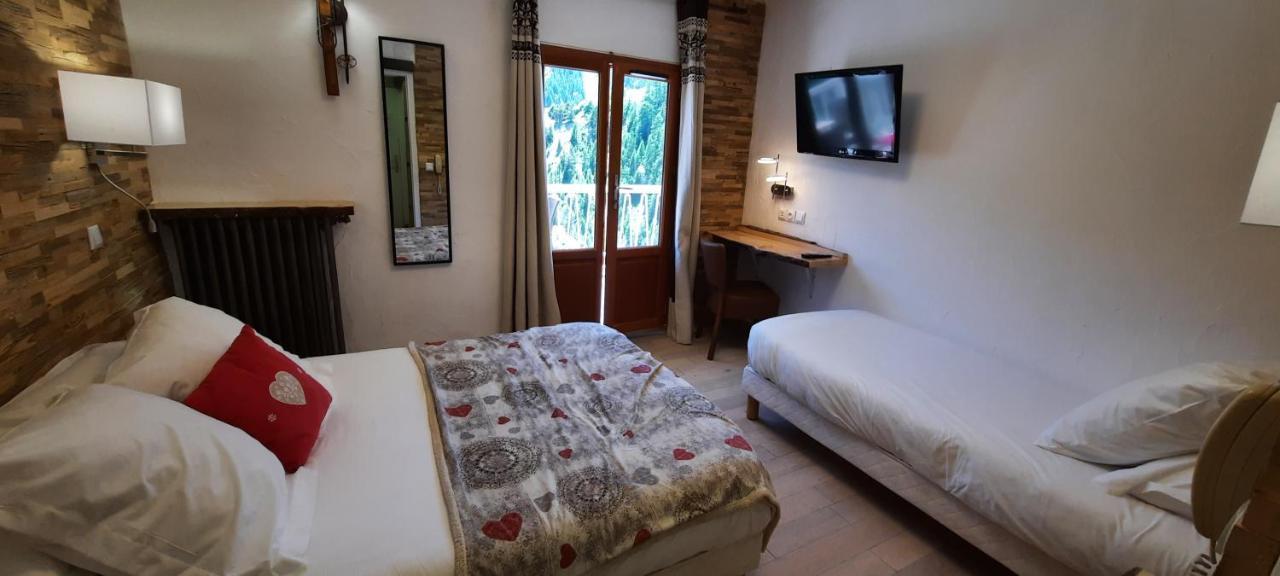 Hotel Chastellares Орон Екстериор снимка