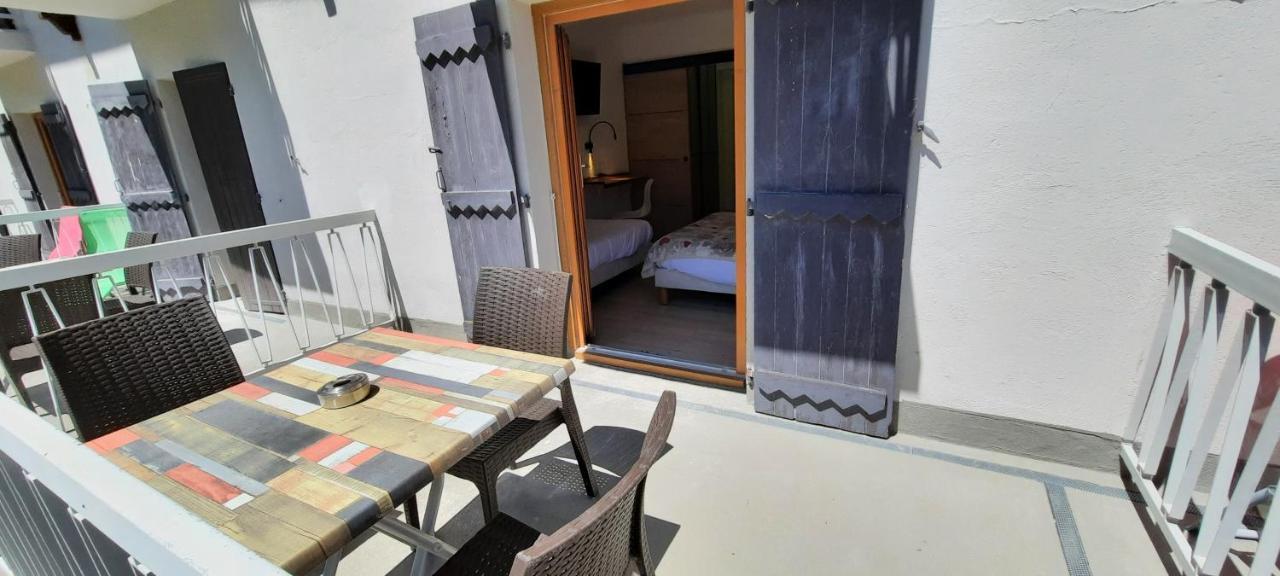 Hotel Chastellares Орон Екстериор снимка