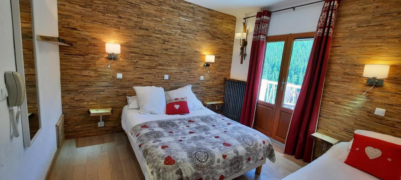 Hotel Chastellares Орон Екстериор снимка