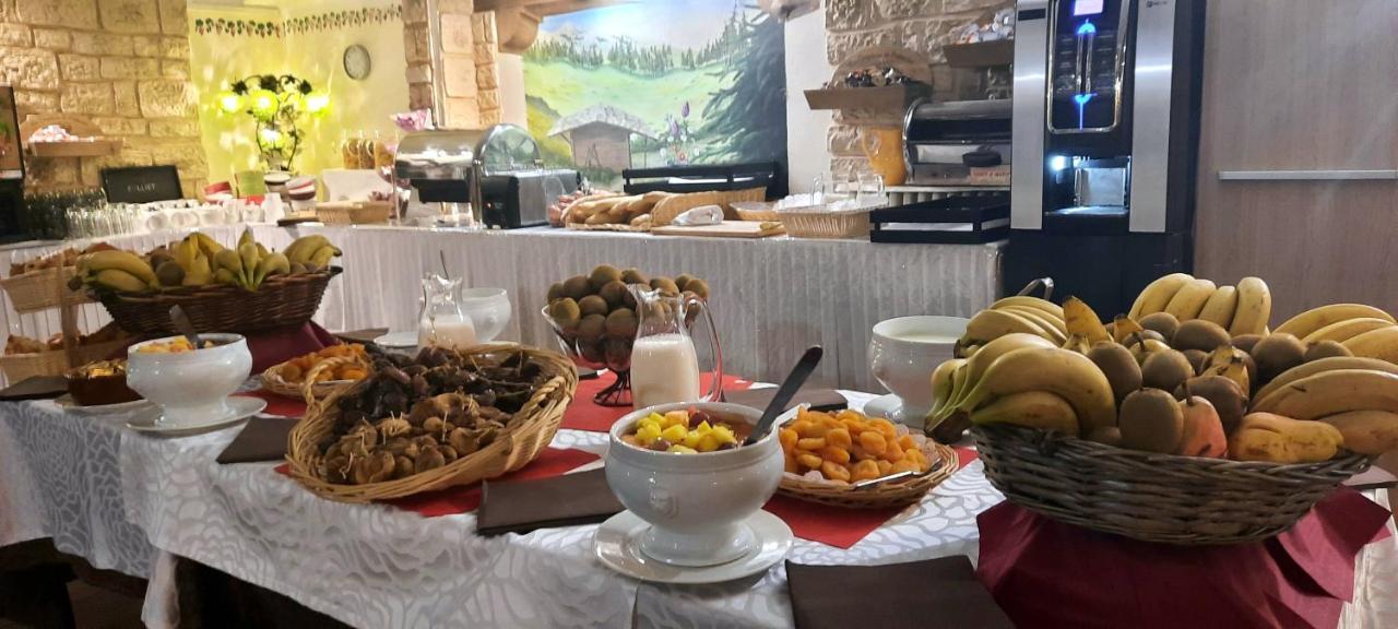 Hotel Chastellares Орон Екстериор снимка