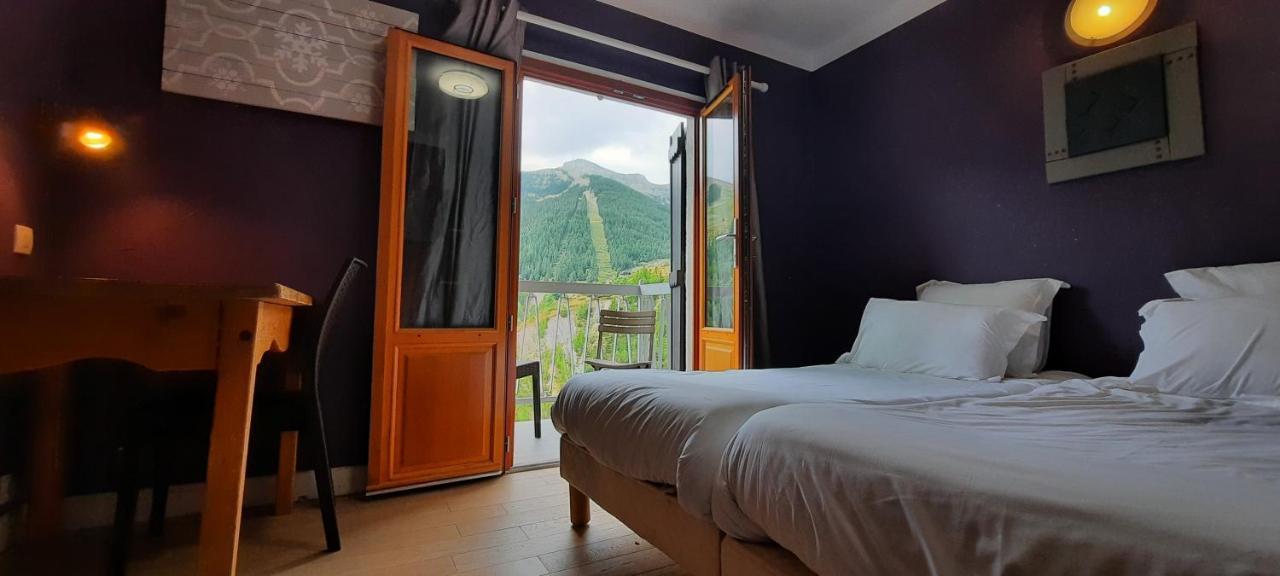 Hotel Chastellares Орон Екстериор снимка