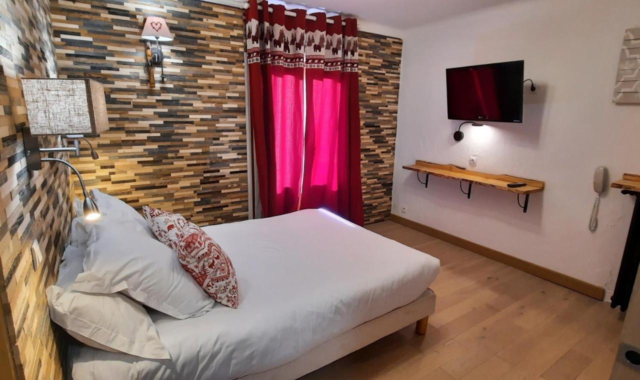 Hotel Chastellares Орон Екстериор снимка