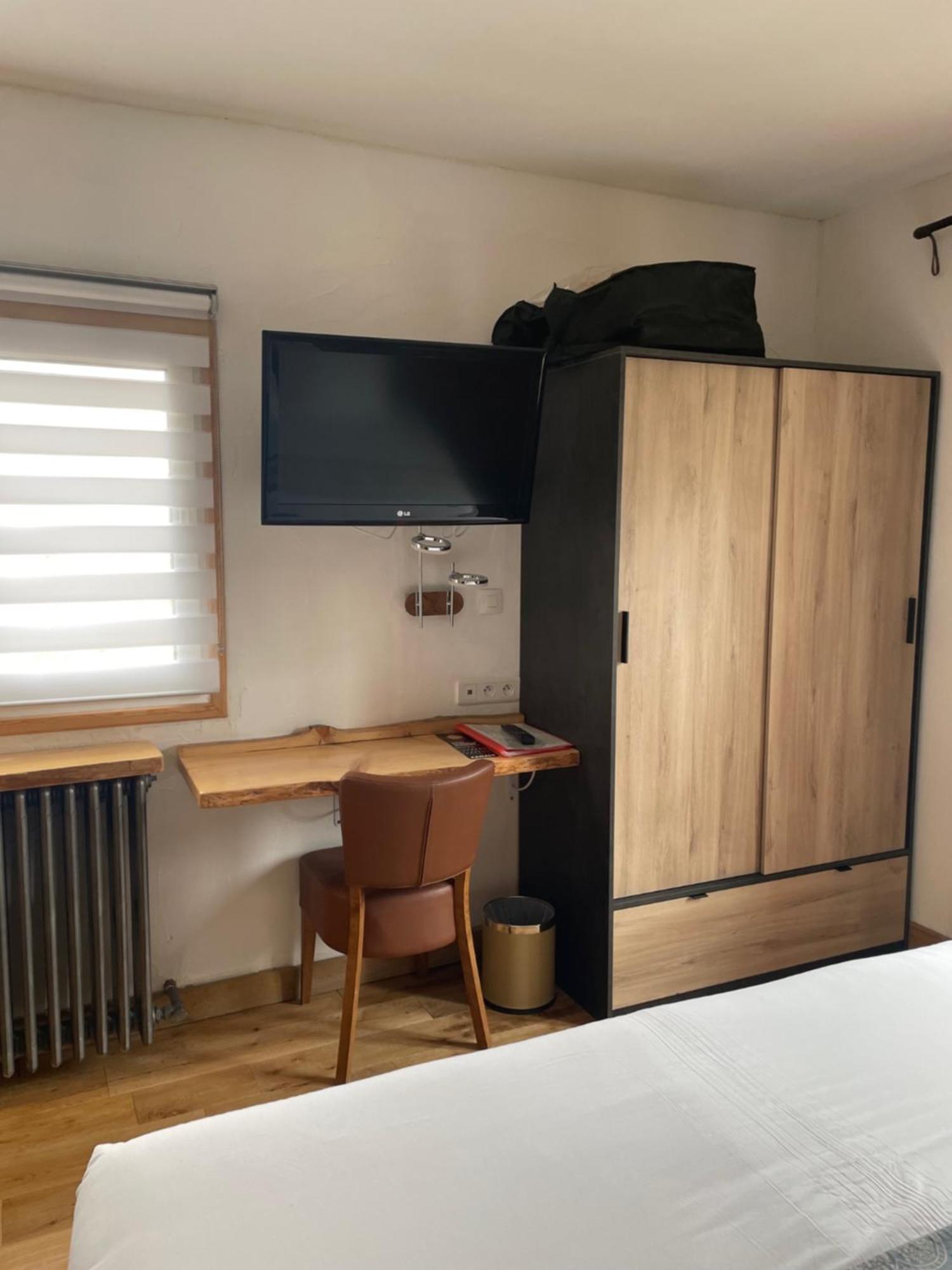 Hotel Chastellares Орон Екстериор снимка