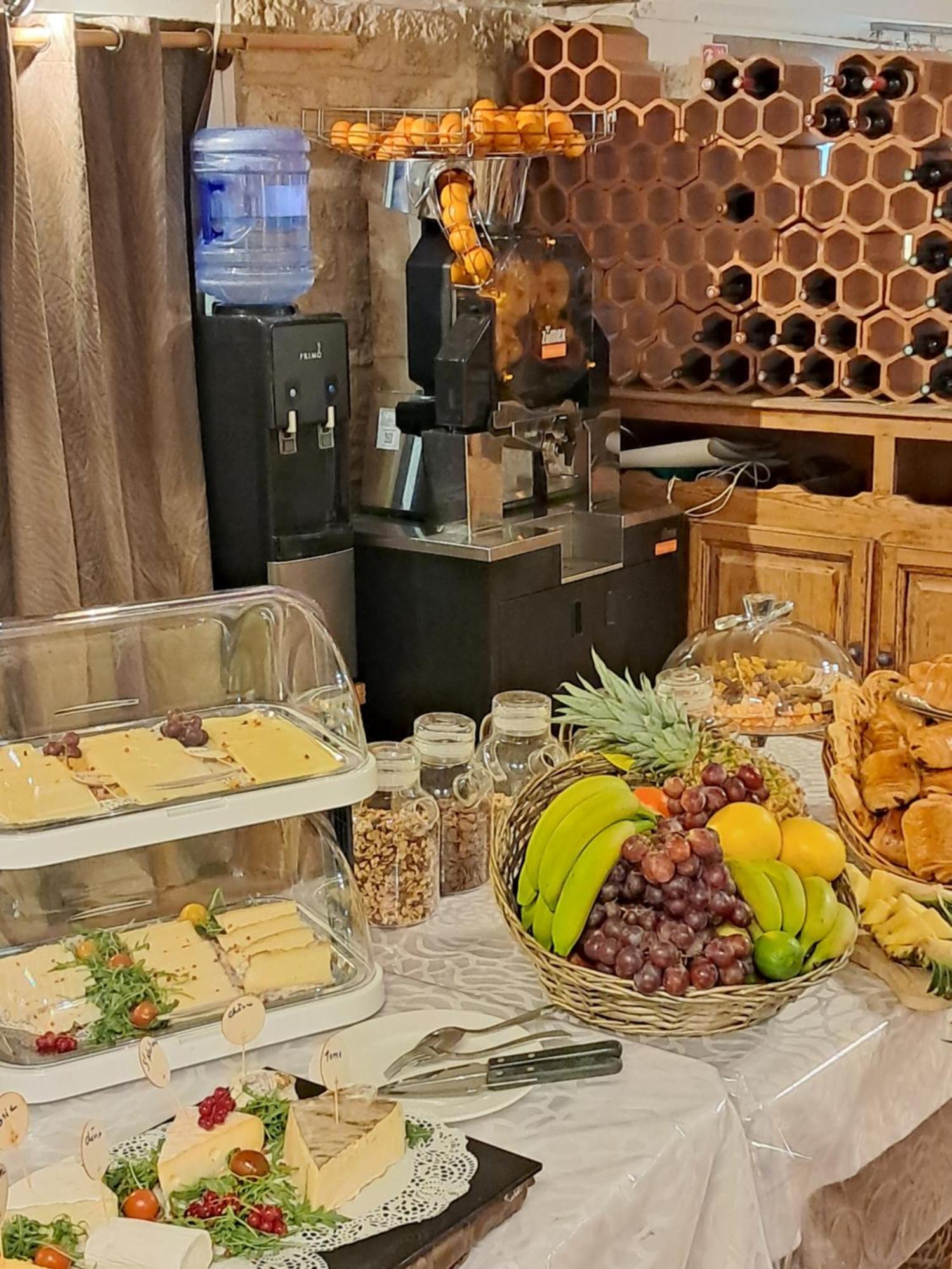 Hotel Chastellares Орон Екстериор снимка