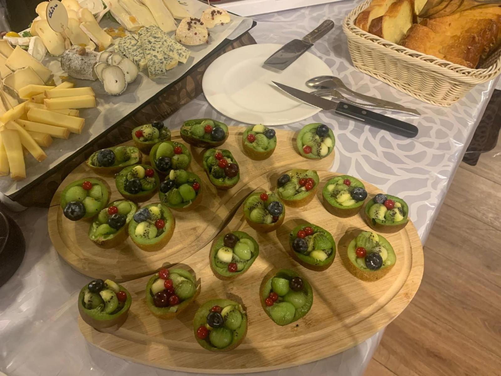 Hotel Chastellares Орон Екстериор снимка