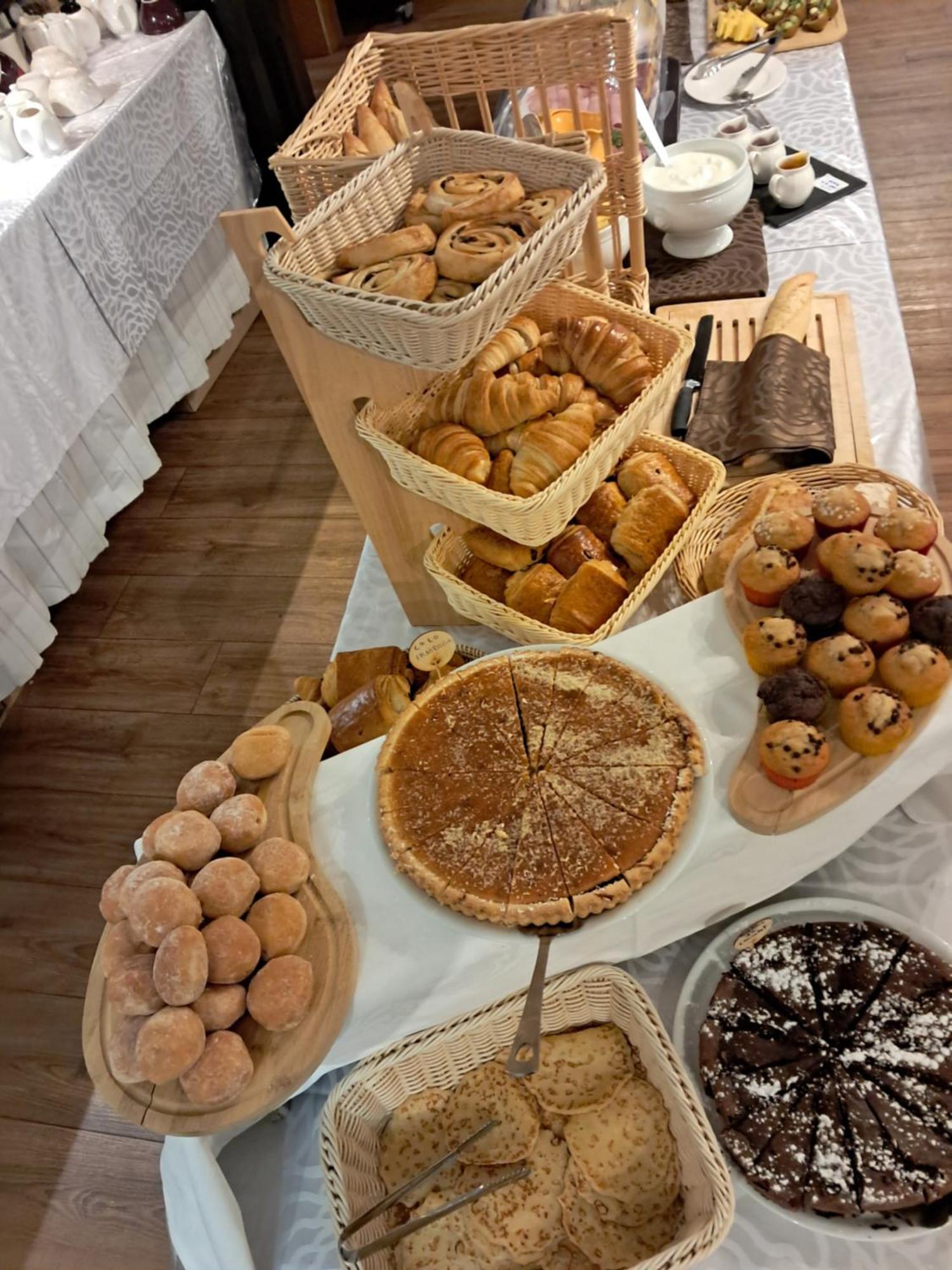 Hotel Chastellares Орон Екстериор снимка