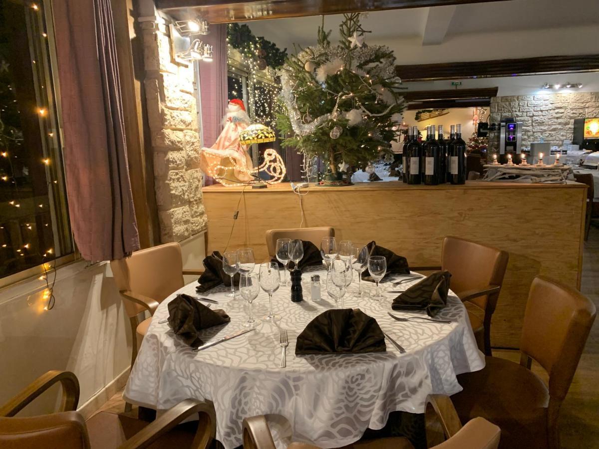 Hotel Chastellares Орон Екстериор снимка