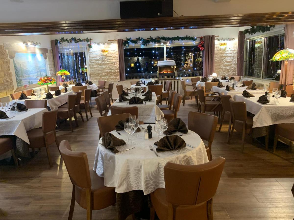 Hotel Chastellares Орон Екстериор снимка