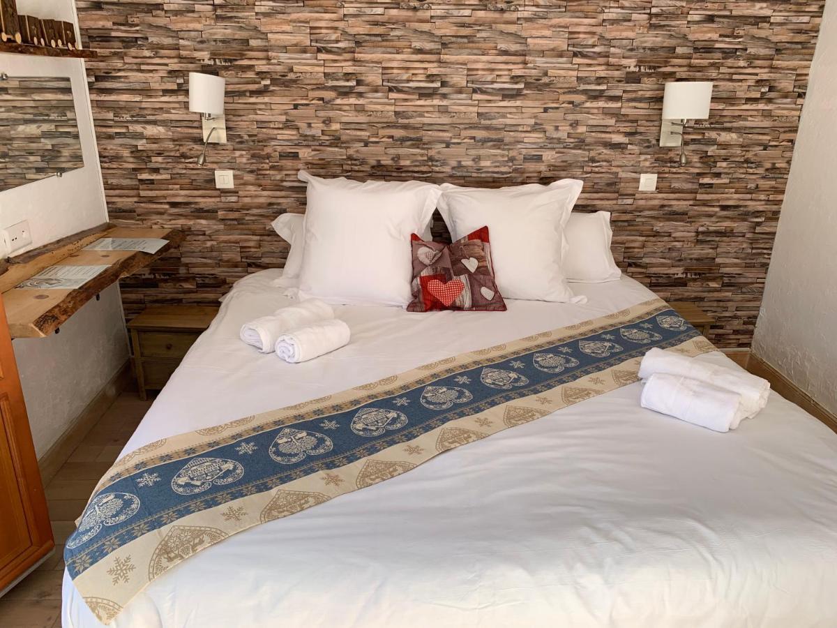 Hotel Chastellares Орон Екстериор снимка
